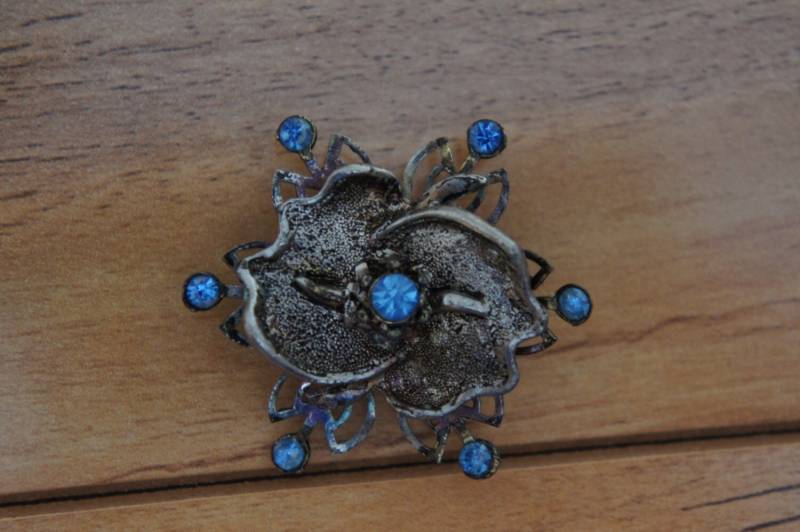 Vintage Schmuck Brosche Pin Cz Aurora Borealis Blaue Steine E-073 von LOVNTG