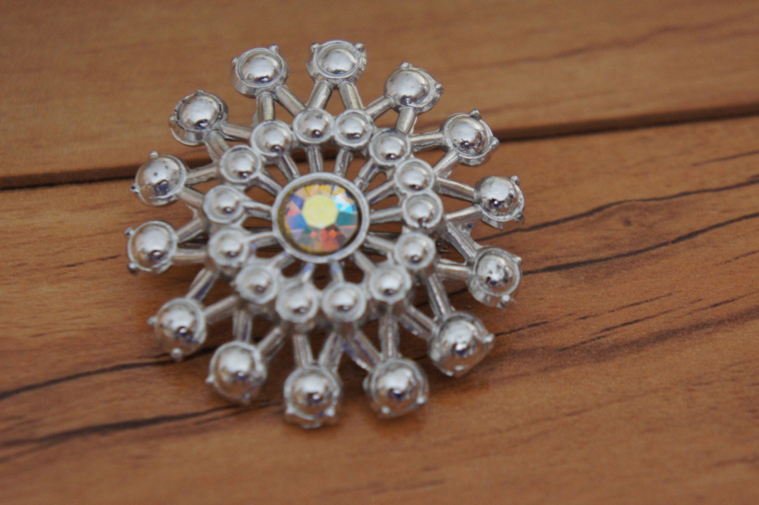 Vintage Schmuck Brosche Pin Cz Aurora Borealis Sparkly Stones E-077 von LOVNTG