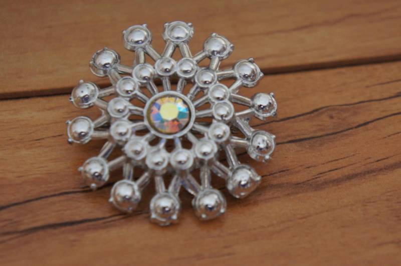 Vintage Schmuck Brosche Pin Cz Aurora Borealis Sparkly Stones E-077 von LOVNTG