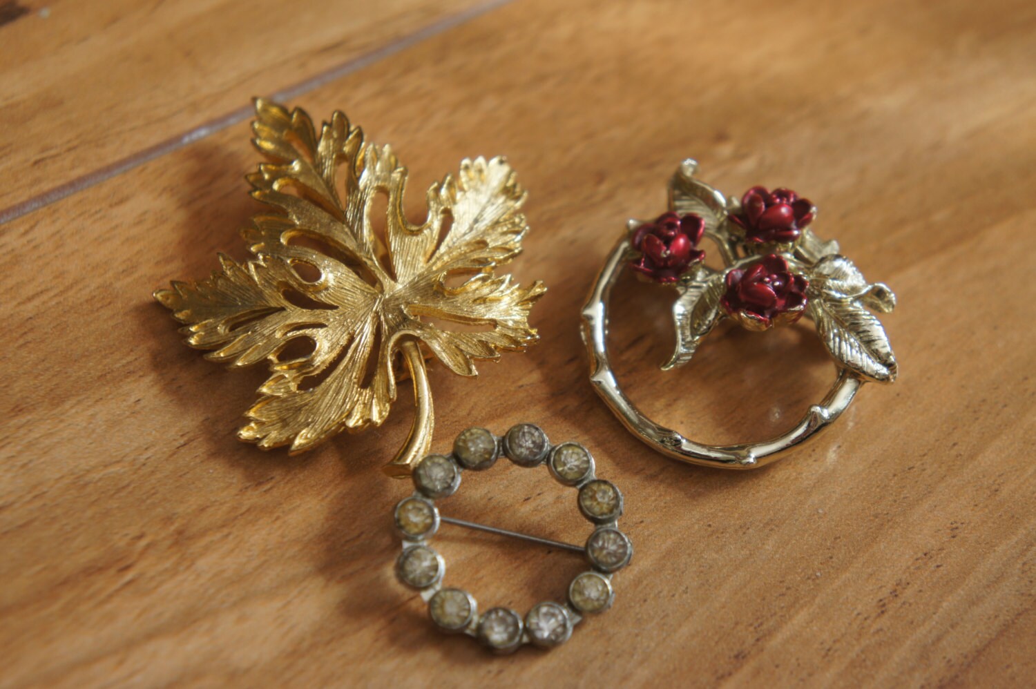 Vintage Schmuck Brosche Pin Cz Aurora Borealis Sparkly Stones Silber Signiert Blumen Blatt Set W-095 von LOVNTG