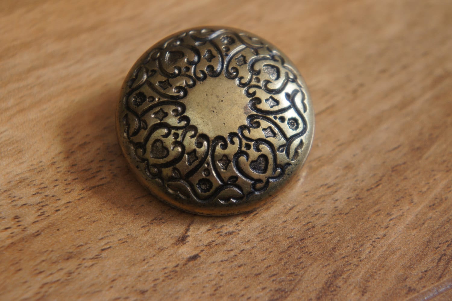 Vintage Schmuck Brosche Pin Gold Schöne Stempel Gewicht.. Echtes Kunsthandwerk Design W-093 von LOVNTG