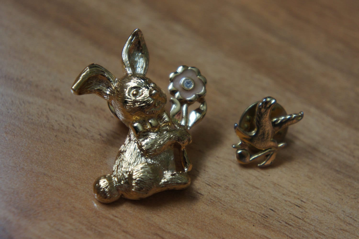 Vintage Schmuck Brosche Pin Icon Anstecker , Hase , Vogel , Tier , Cz , Musik P-088 von LOVNTG