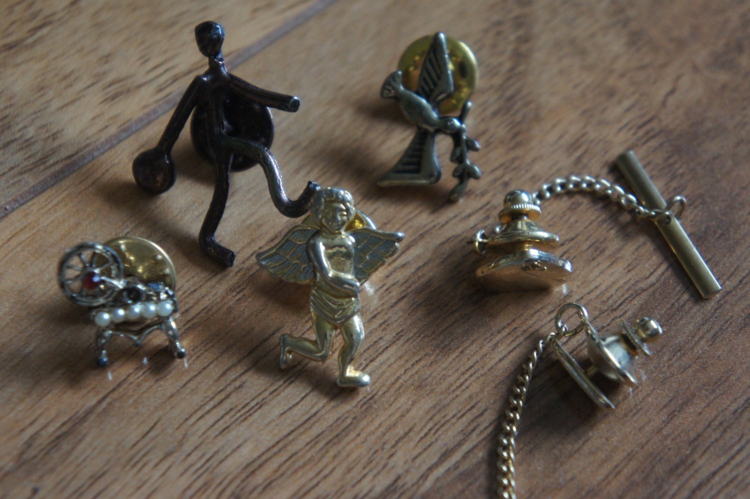 Vintage Schmuck Brosche Pin Icon Anstecker Engel Vogelmann X-015 von LOVNTG