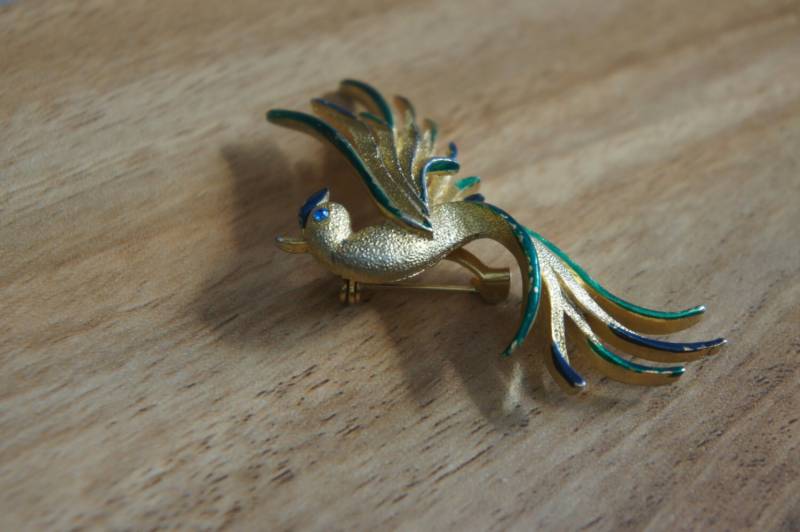 Vintage Schmuck Brosche Pin Signiert Design Birdie Gold Schön W-094 von LOVNTG