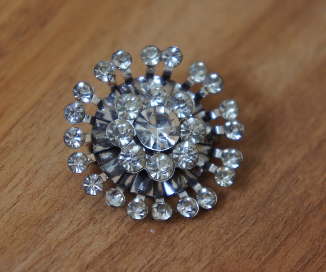 Vintage Schmuck Brosche Pin Silber Ton Cz Strass, Aurora Borealis, Weiße Blume, Kreis F-030 von LOVNTG