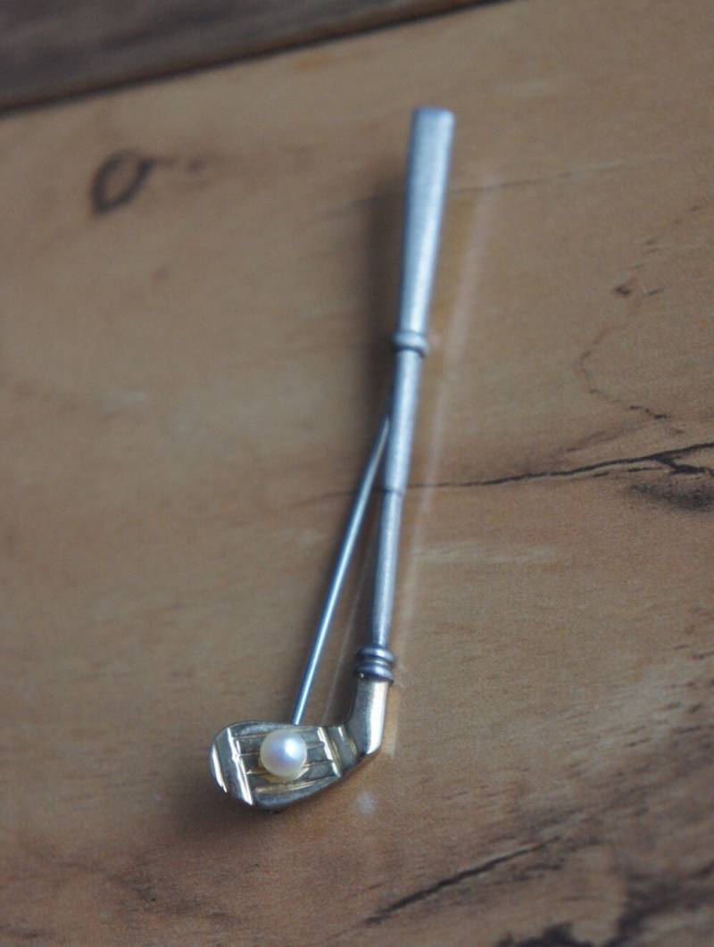 Vintage Schmuck Brosche Pin Solid Gold 14K Sterlingsilber 925 Natürliche Wild Echt Pearl Ball Designer Collection Golf Club E-122 von LOVNTG