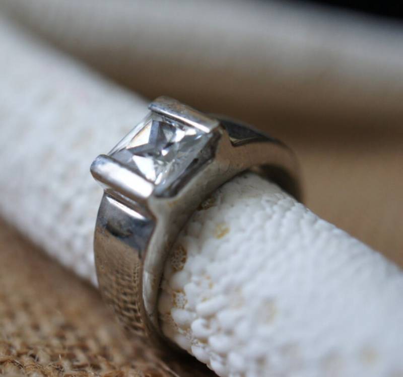 Vintage-Schmuck Ring Sterlingsilber 925/Cz Aurora Borealis Quadrat Verlobung Hochzeit Größe -7. P-066 von LOVNTG