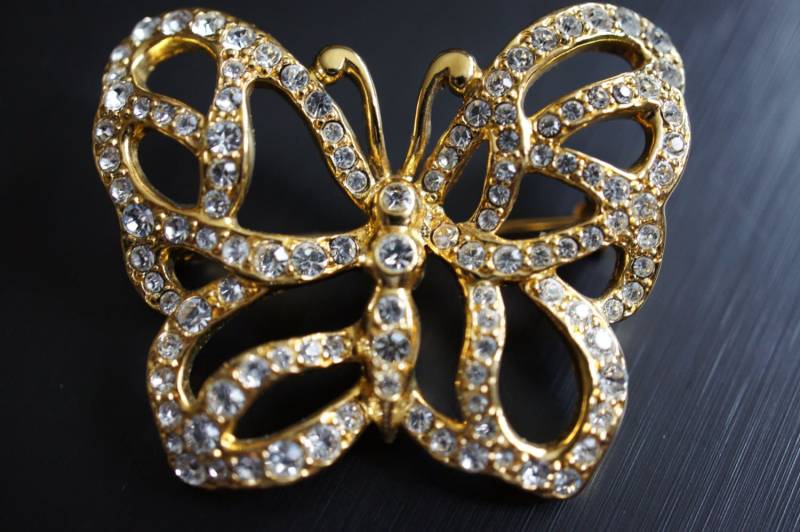 Vintage Schmuck Victorian Golden Gold Ton Mit Cz Steinen Schmetterling Fliege Insekt Brosche Wunderschön Detailreich M-063 von LOVNTG