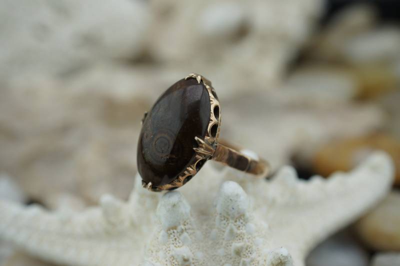 Vintage Solid 18K Gelbgold Ring Edelstein Braun Oval Schmuck Sammlerschmuck Band 5, 5 Größe L2 von LOVNTG