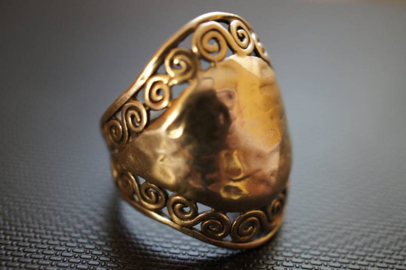 Vintage Sterling Silber 925 Ring Band Langes Top Filigranes Design Gehämmert Oberfläche Z-270 von LOVNTG