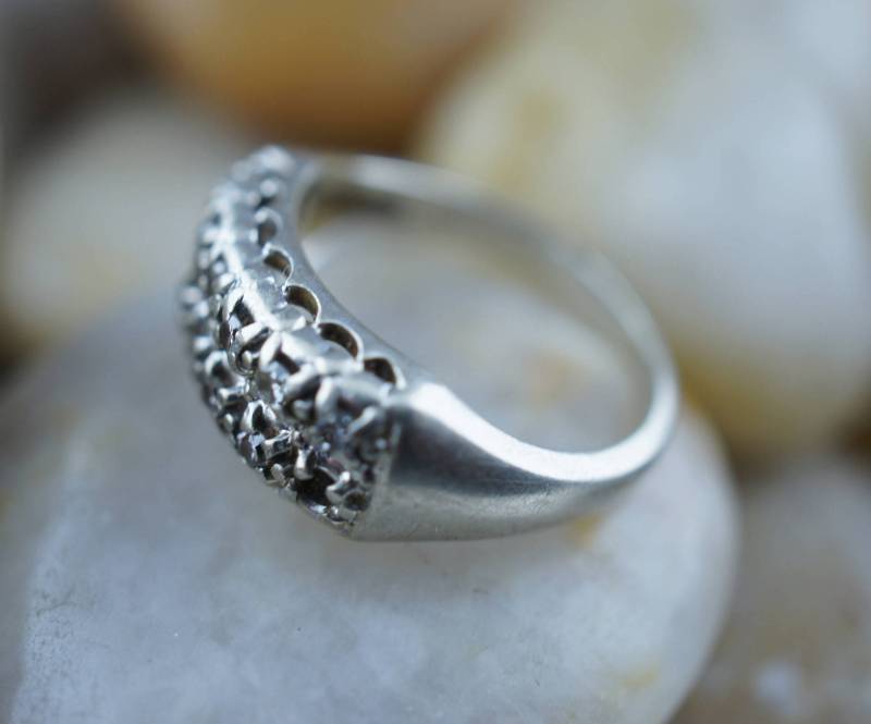 White Solid Gold 14K Anticue Diamant Diamanten Ring Hochzeit Verlobung Schmuck Sammlerstück Größe 4, 5 Braut Band C von LOVNTG