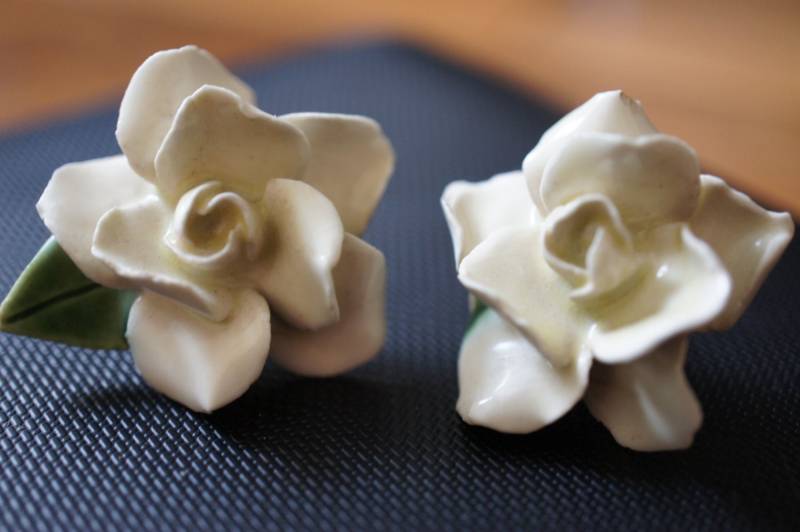 sterling Silber 925 Vintage Schmuck Ohrringe Keramik Blume Rose Form Schraube Zurück Z-110 von LOVNTG