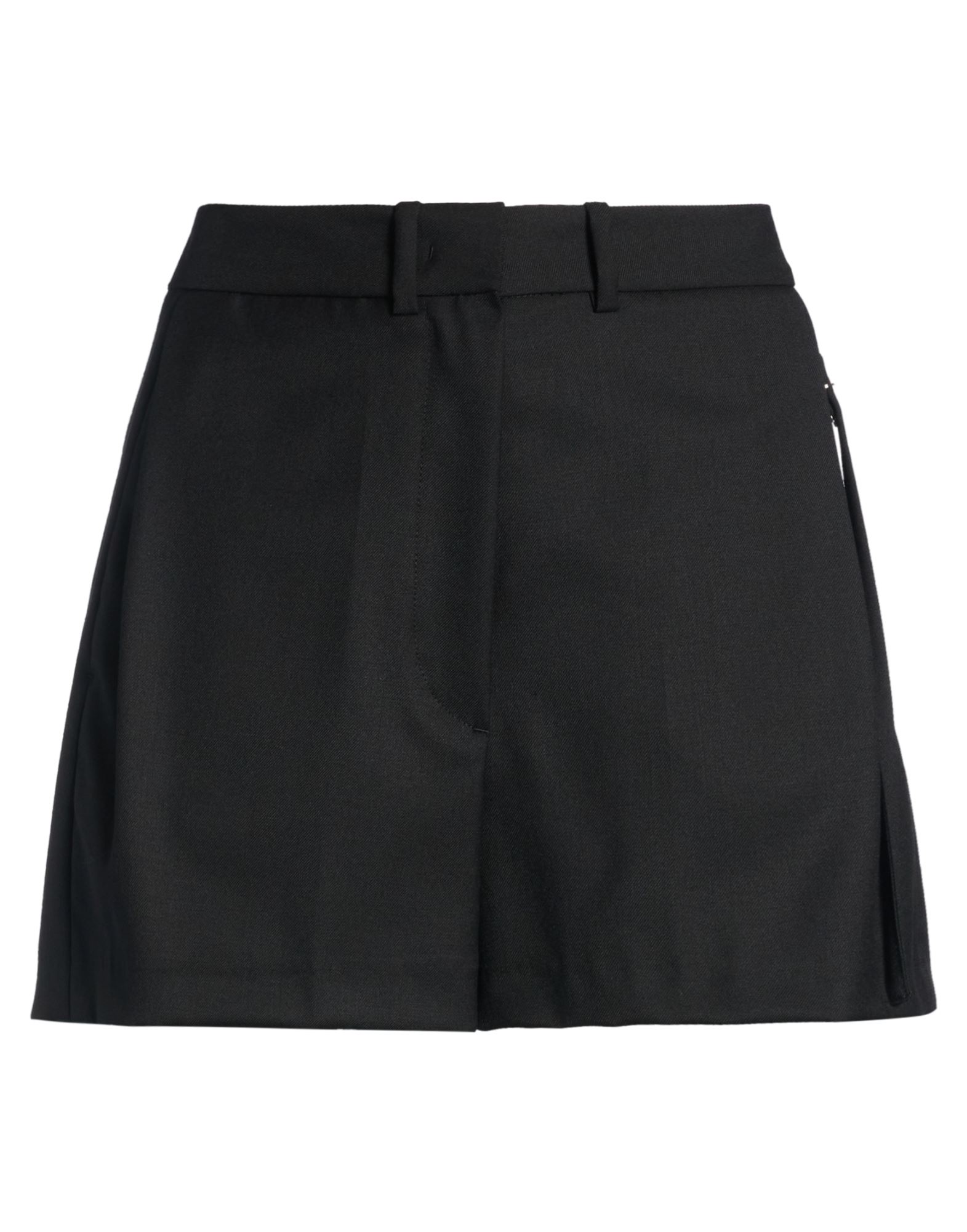 LOW CLASSIC Shorts & Bermudashorts Damen Schwarz von LOW CLASSIC
