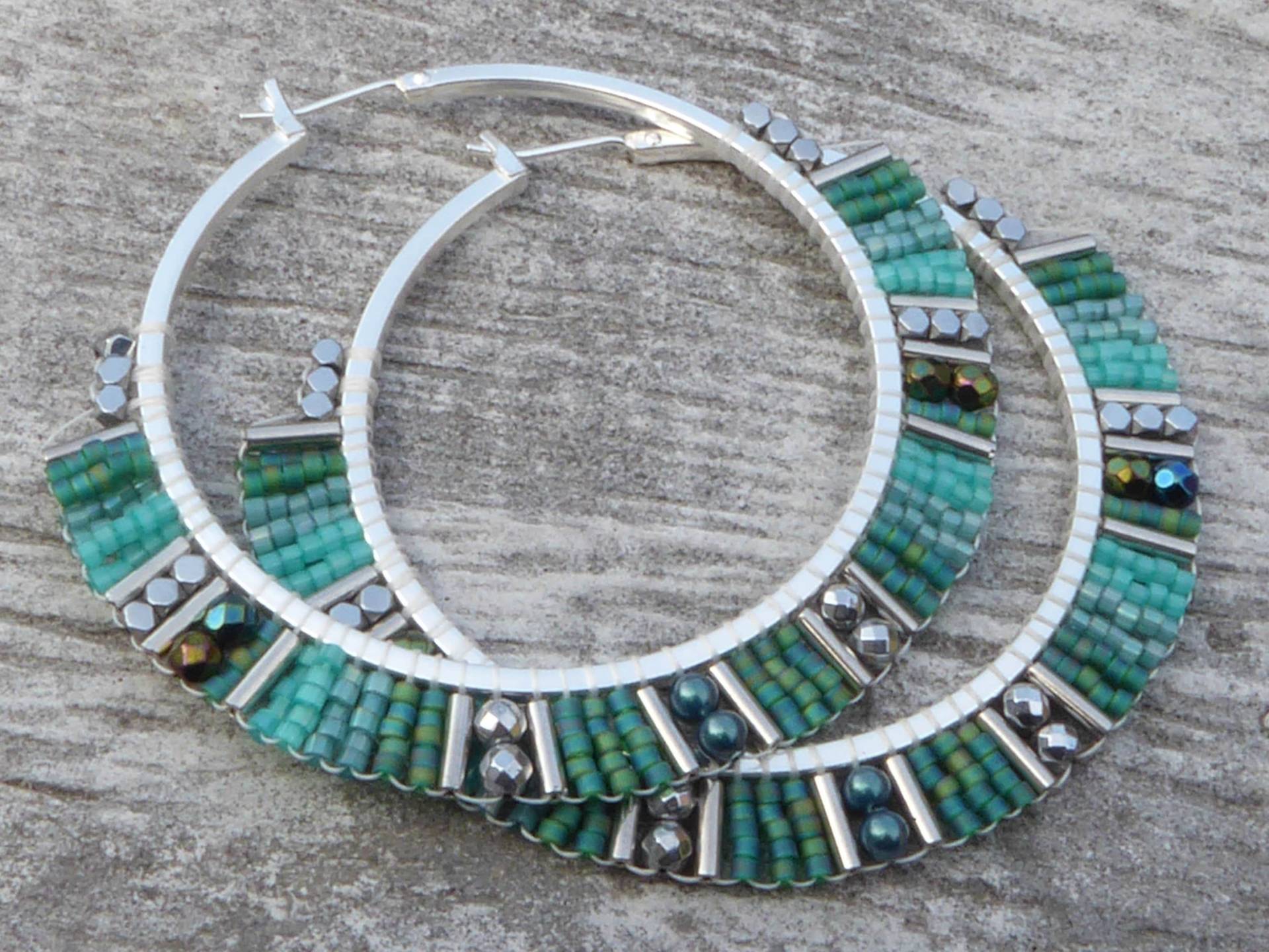 Smaragdgrüne Creolen Aus Rocailles-Perlen, Ohrringe Im Boho-Chic-stil in Silber Und Grün, Große Gewebten Perlen, Mit 6 cm Durchmesser von LPPbijoux