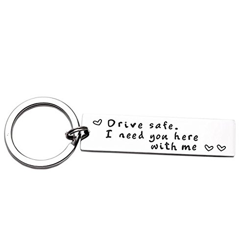 LParkin Drive Safe Schlüsselanhänger I Need You Here With Me Trucker Ehemann Geschenk für Ehemann Papa Geschenk Valentinstag Strumpffüller von LParkin