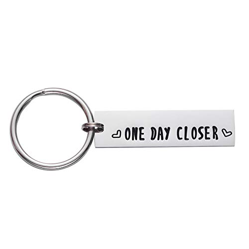 LParkin Jungen EIN Tag näher Schlüsselanhänger Freund Freundin Geschenk Long Distance Relationship Freunde BFF schlüsselanhänger Keychain von LParkin