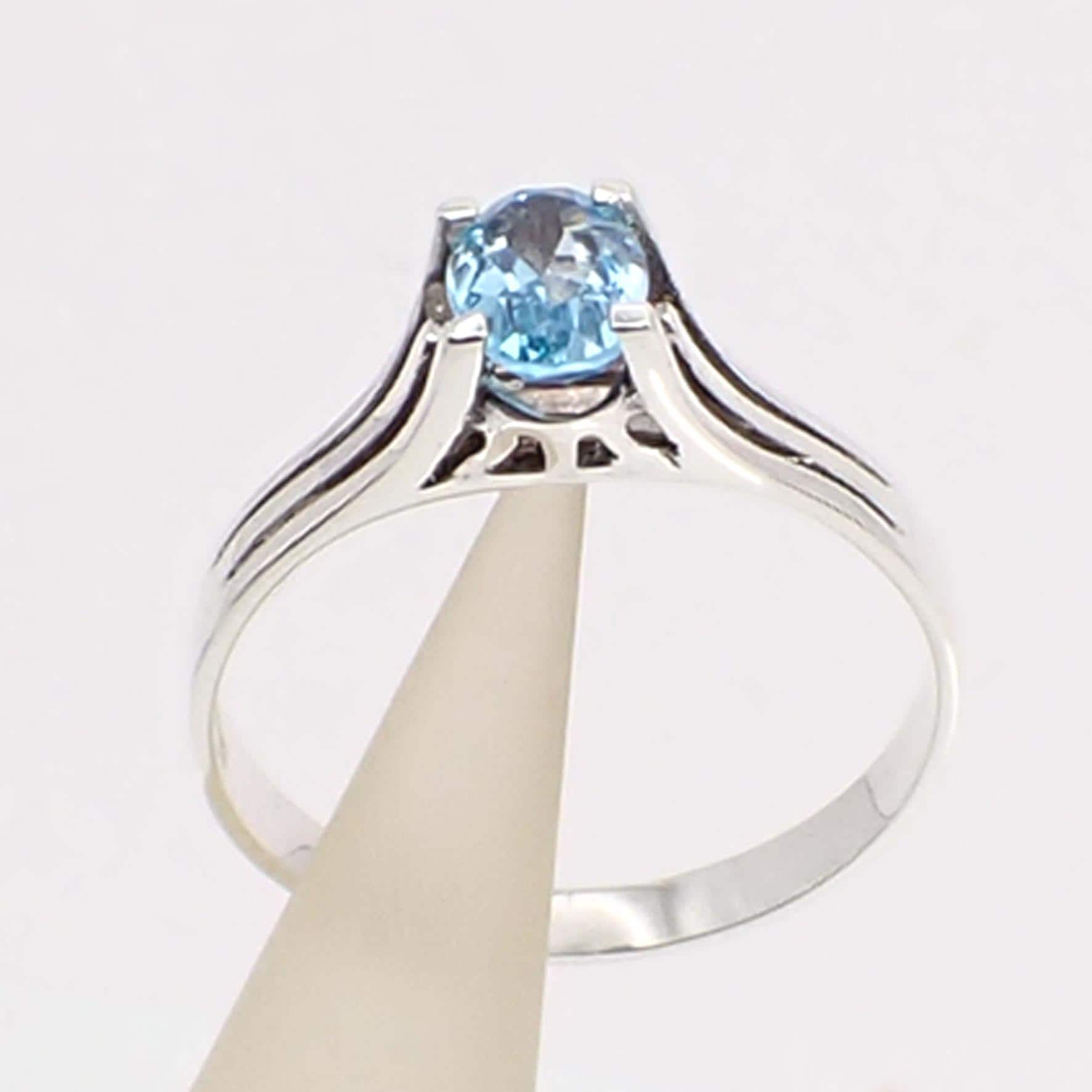 1.00 Karat 7 X 5 Mm Ovalschliff Swiss Blue Farbe Natürlicher Blauer Topas Solitärklauenring Echtes 925Er Sterlingsilber - R3221 von LQCJewellery