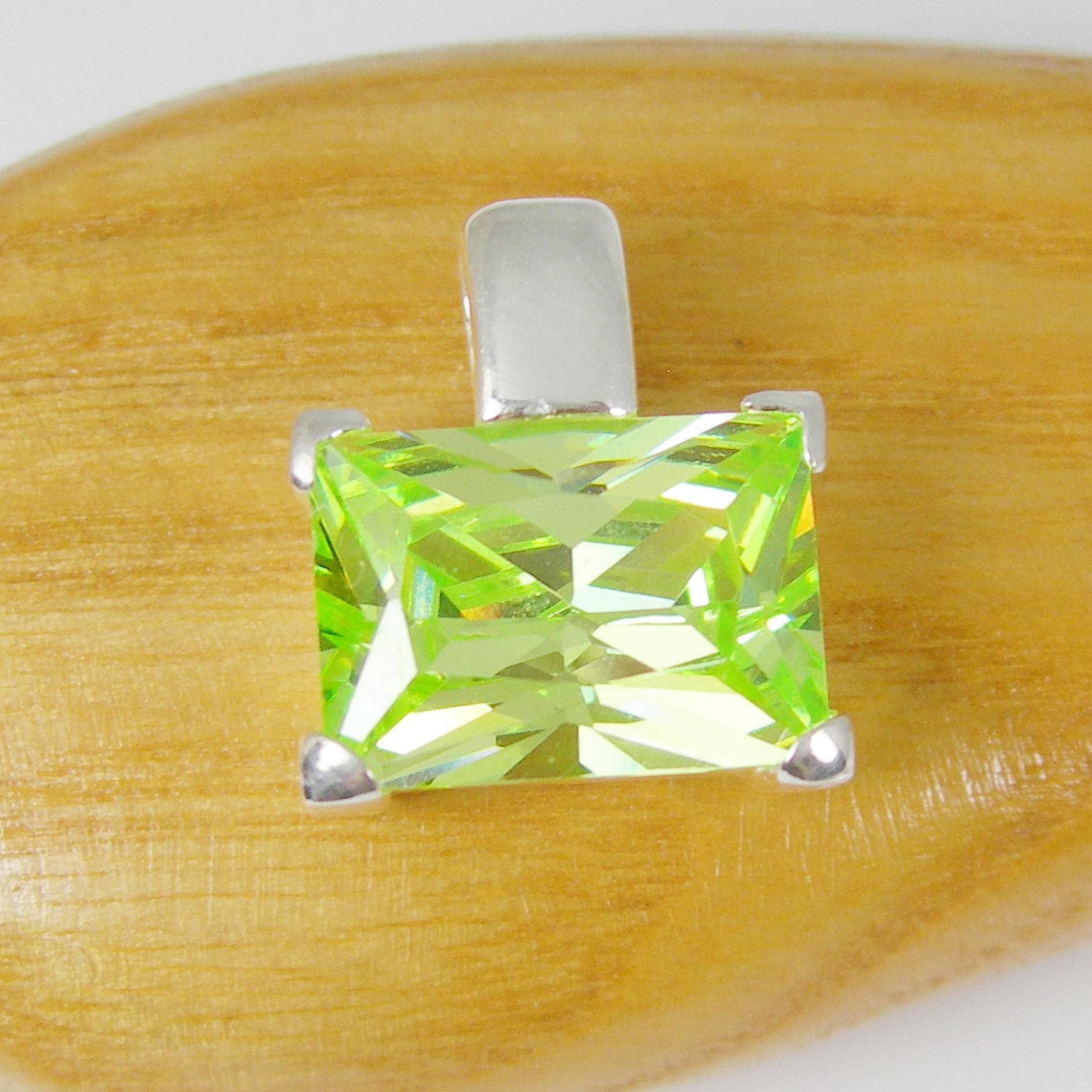 14x10 Mm Princess Cut Peridot Lindgrün Gefärbter Zirkonia Edelstein Anhänger Rechteck Solitär Echt 925 Sterling Silber von LQCJewellery