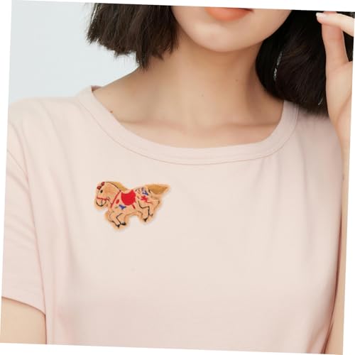 LRXIYODE 8 Stück Teiliges Plüsch Pferde Anhänger Broschen Zubehör Weiche Stofftier Deko für DIY Broschenherstellung Leichter Tragbarer Pferde Charm für Kleidung Taschen Schals Verblassen von LRXIYODE