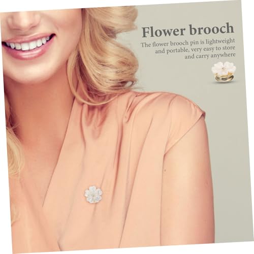 LRXIYODE Magnetische Blumenbrosche aus Natürlicher Weißer Dekorative Kleidung Anstecknadel Fünfblättrige Blüte Modisches Accessoire für Pullover Anzüge Röcke und Taschen von LRXIYODE