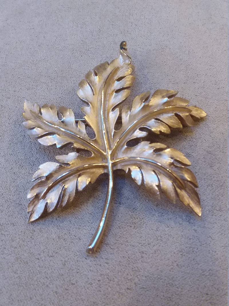 Vintage Atemberaubende Crown Trifari Große Gold Ton Ahornblatt Brooch, Einzigartige Sammler Schmuck von LSBazaar