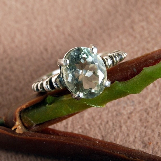 Grüner Granat Sterling Ring, Schwarzer Stern Saphir, Grüner Facettierter Ovaler Edelstein Croissant Geburtsstein Statement Ring von LStellaJewelry