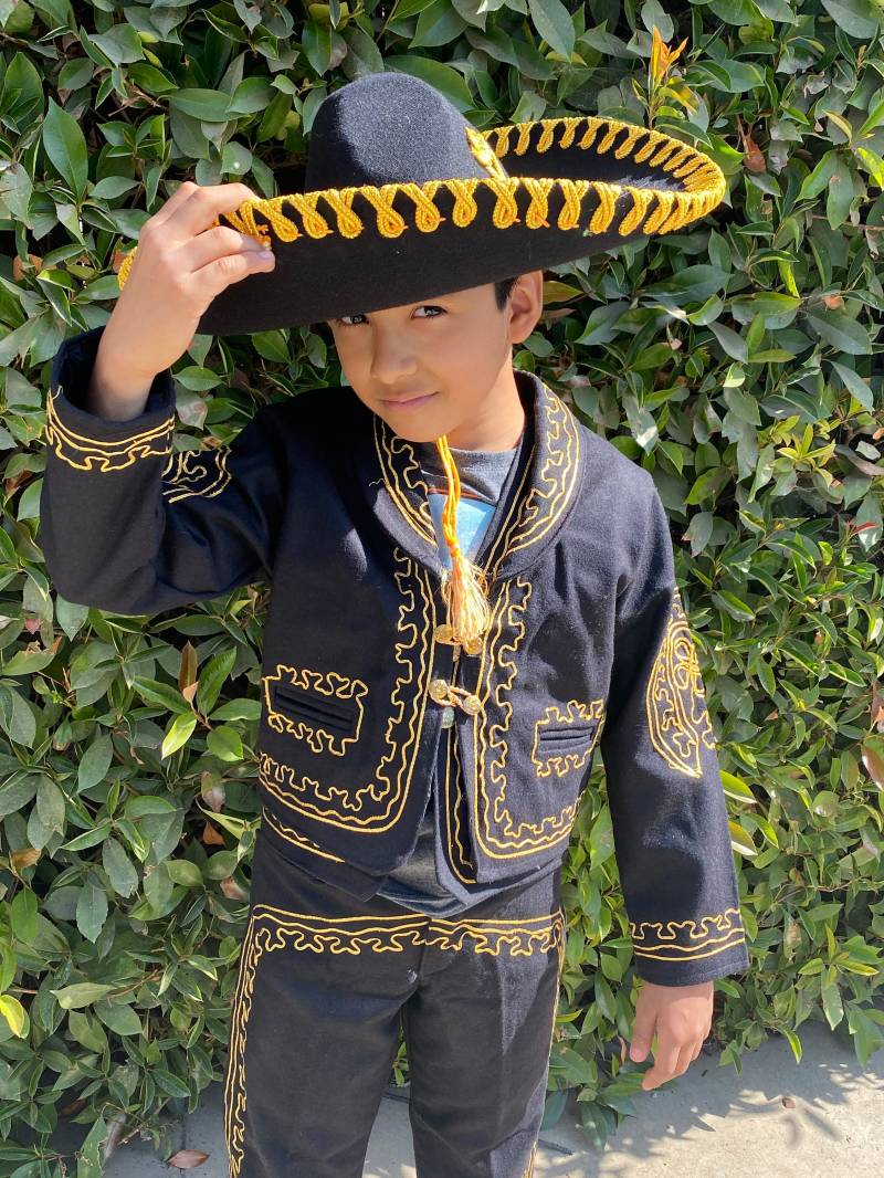 Jungen Mariachi Outfit Schwarz-Goldener Charro-Anzug Mit Sombrero von LTFMex