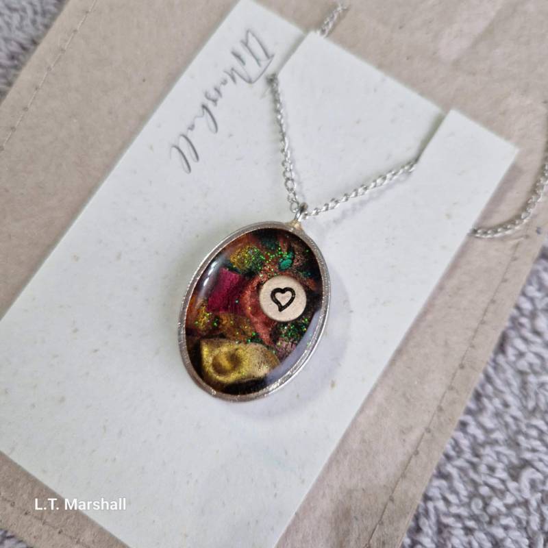 Halskette Aus Recyceltem Kunststoff Und Harz von LTMarshallDesigns