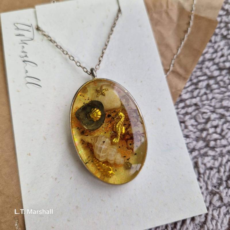 Unter Dem Meer Transparente Harz Halskette Unter Dem Meer Transparente Harz Halskette von LTMarshallDesigns