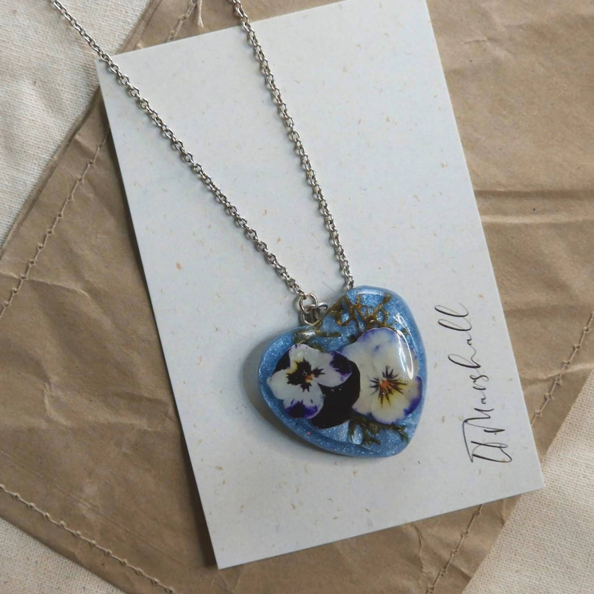 stiefmütterchen Design-Halskette Aus Harz von LTMarshallDesigns