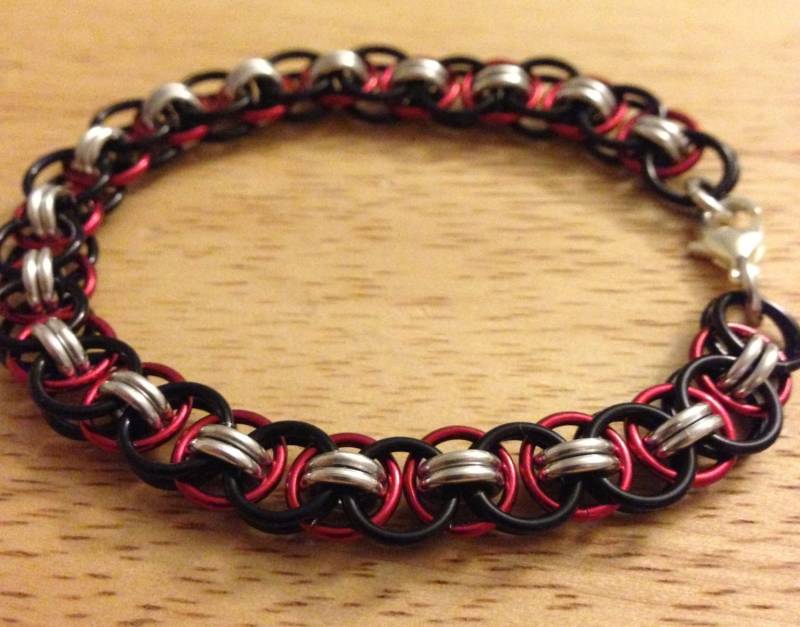 Rot Und Schwarz Helm Webkette Armband von LTsMailleOrder