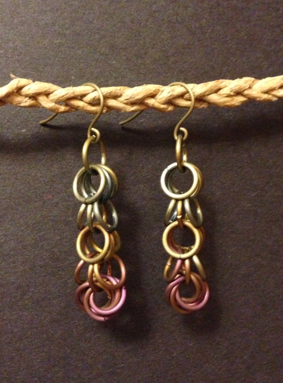 Shaggy Loop Und Kugel Titan Chainmaille Ohrringe von LTsMailleOrder