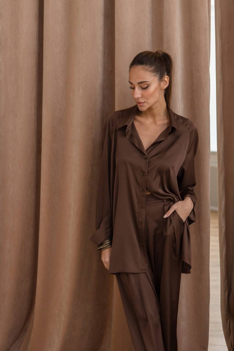Seidenanzug Seidenbluse Seidenhose Hose Schokolade Seidenkostüm Lässige Frauenkleidung Seidenhemd Tageskleidung Seidenanzug Seidenbluse Seidenhose Hose Schokolade Seidenkostüm Lässige Frauenkleidung Seidenhemd Tageskleidung von LUBOVKAshopUA