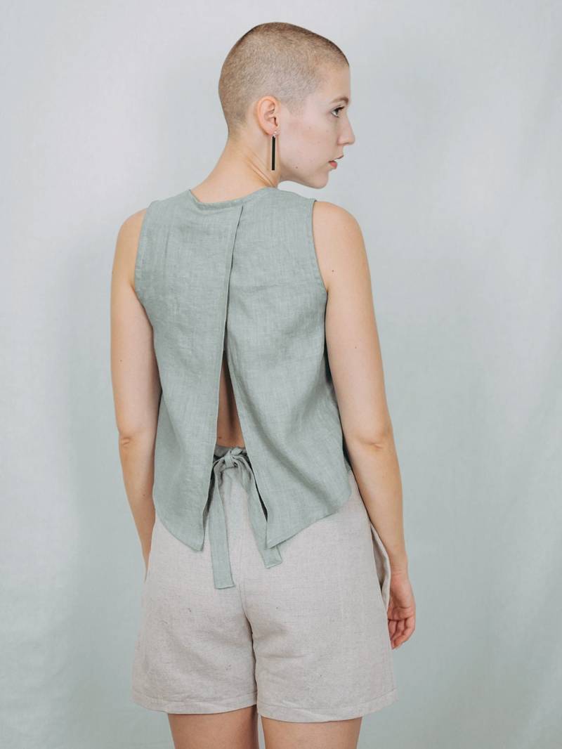 Crop Top Aus Leinen Ärmelloses Mit Offenem Rücken Und Krawatte von LUCIclothing