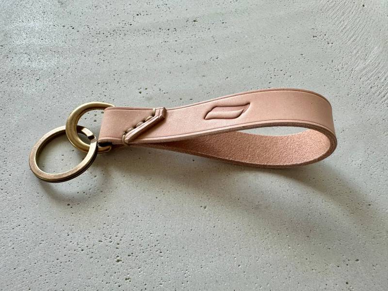 Schlüsselanhänger, Messing Schlüsselring, D-Ring, Rindsleder, Blankleder, Handgefertigt, Leder, Geschenk Für Sie, Ihn Schlüsselanhänger, Messing Schlüsselring, D-Ring, Rindsleder, Blankleder, Handgefertigt, Leder, Geschenk Für Sie, Ihn von LUCKUNDLEDER