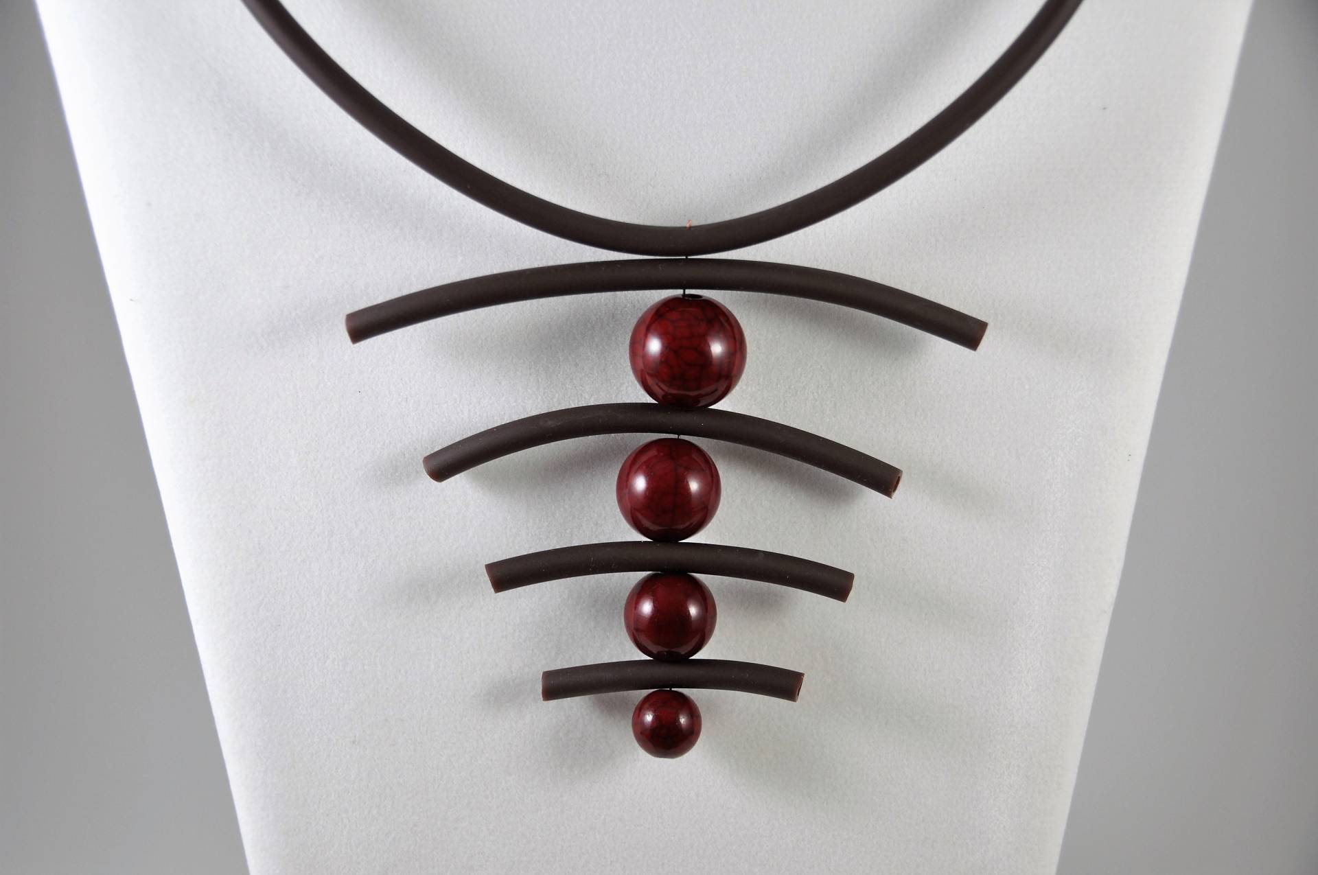 Braune Perlenkette Braune Perlenkette von LUDAVEL