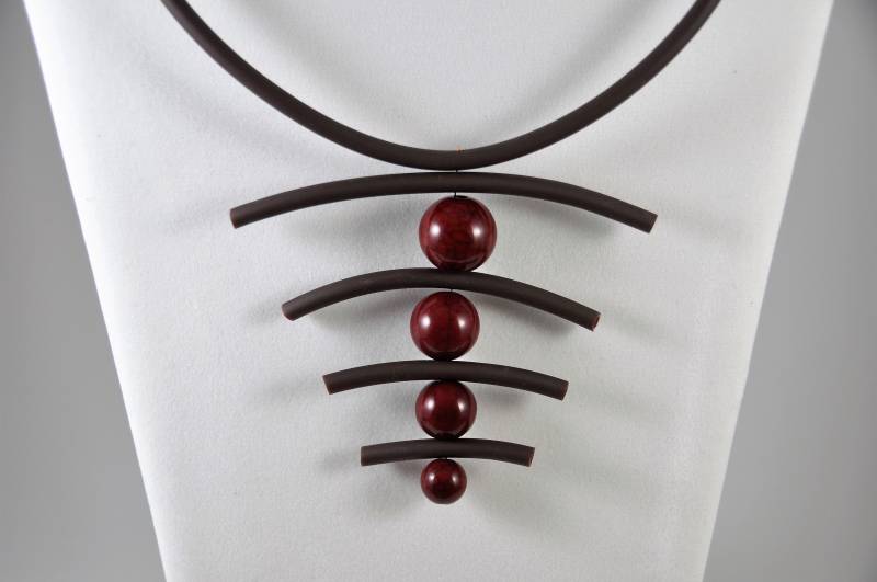 Braune Perlenkette Braune Perlenkette von LUDAVEL