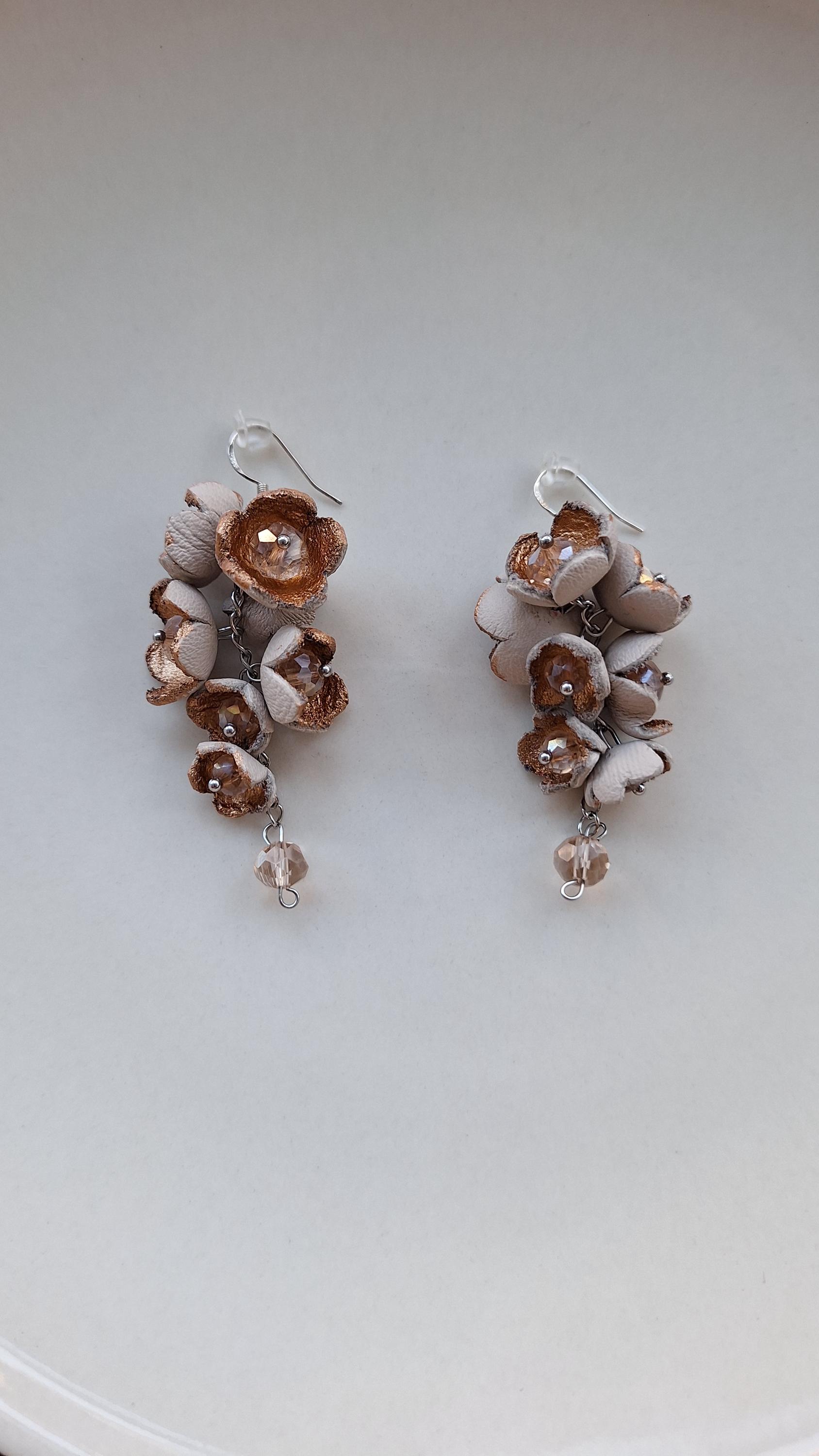 Ultraleichte Lederblüten-Ohrringe - Handgefertigt I Hypoallergen | Boho Charme Schmuck Ultraleichte Lederblüten-Ohrringe - Handgefertigt I Hypoallergen | Boho Charme Schmuck von LULABlume