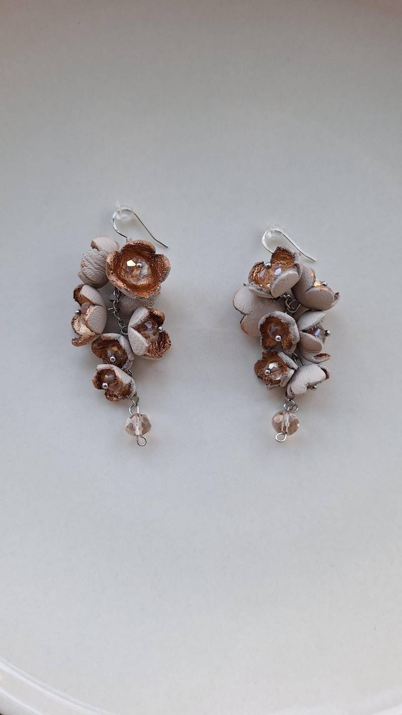Ultraleichte Lederblüten-Ohrringe - Handgefertigt I Hypoallergen | Boho Charme Schmuck Ultraleichte Lederblüten-Ohrringe - Handgefertigt I Hypoallergen | Boho Charme Schmuck von LULABlume