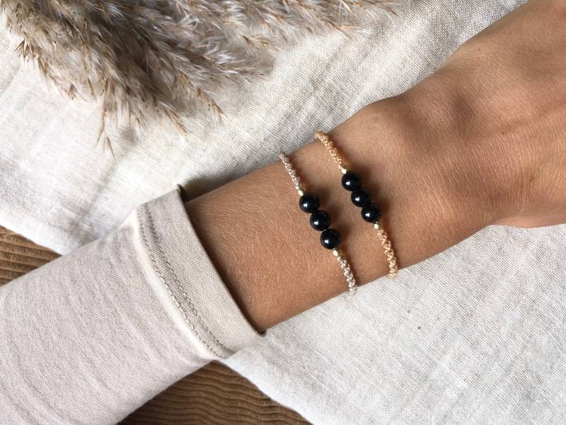 Makramee Armband Mit Onyx Steinperlen in Vielen Farben von LUNARTSCHMUCK