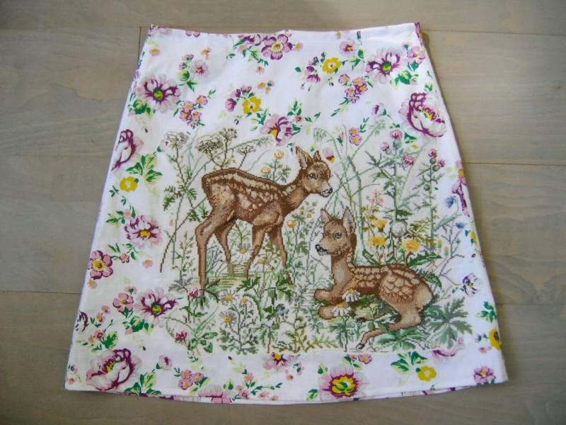 Gestickter Hirsch Rock Recycelte Tischdecke A-Linie, Grösse S von LUREaLURE