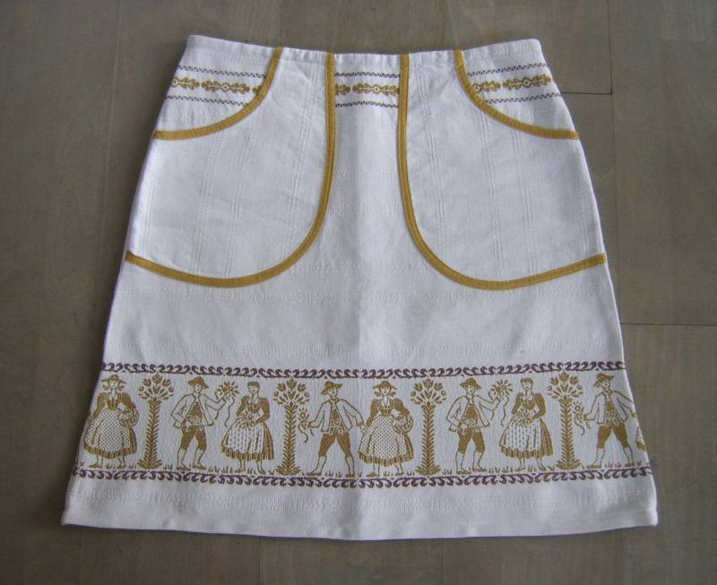 Upcycling Leinen Tischdecke Rock Folk Art Design, Große Taschen, Größe M von LUREaLURE