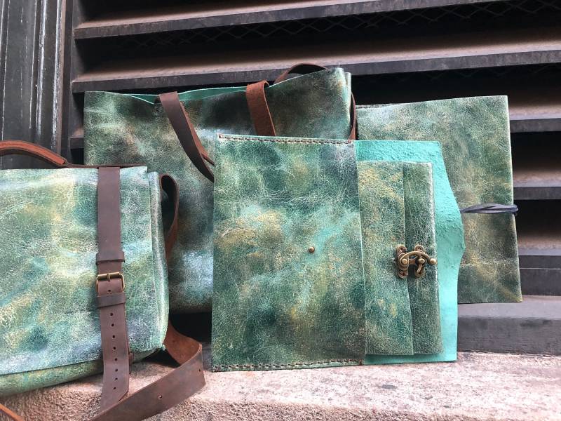 Jade Ipad Hülle/Grüne Leder-Tablettasche Beunruhigte Tablet-Laptophülle Benutzerdefinierte Ipad-Hüllen Von Hand Gefertigt von LUSCIOUSLEATHERNYC