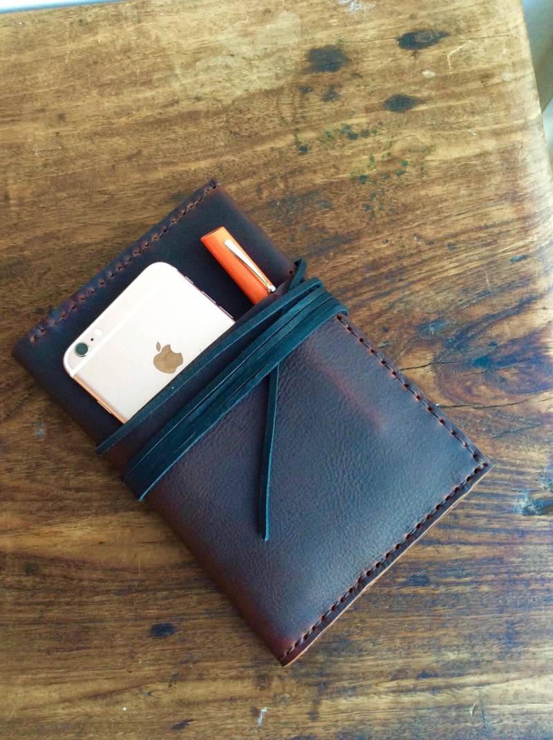 Leder Reisepass/Brieftasche Notebook Kombiniert Mit Handyhalter Leder-Reisepasshülle von LUSCIOUSLEATHERNYC