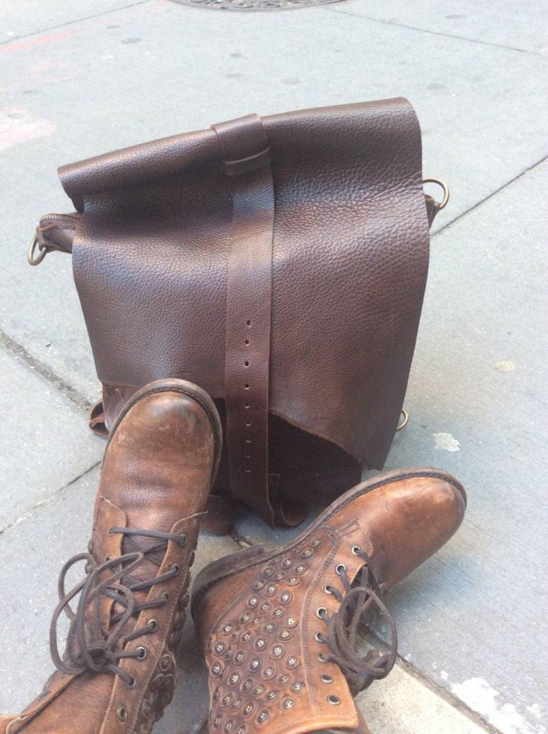 Rucksack Aus Bisonleder/Wandelbarer Messenger-Bag-Rucksack Leder Handgefertigte Ledertasche von LUSCIOUSLEATHERNYC
