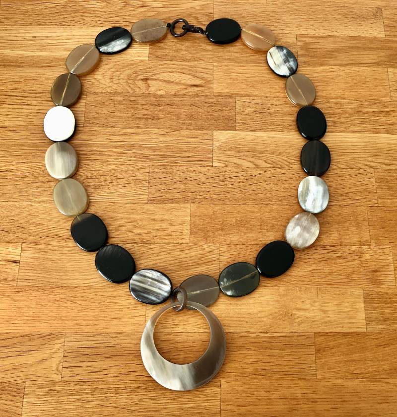 Lange Horn Halskette, Geschenk Für Sie, Leichte Wasserbüffel Schmuck, Halskette Mit Anhänger, Perlen Lange Horn Halskette, Geschenk Für Sie, Leichte Wasserbüffel Schmuck, Halskette Mit Anhänger, Perlen von LUSELECT