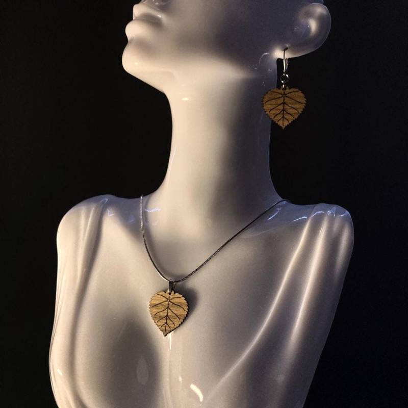 Linden Leaf Anhänger + Kette von LUSISstore