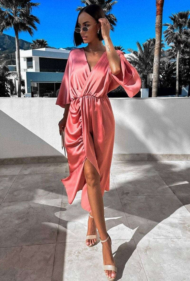 Satin Kleid Robe Mit Falten Weiten Ärmeln Altrosa Edel Chic Satin Kleid Robe Mit Falten Weiten Ärmeln Altrosa Edel Chic von LUXEBohoFashion