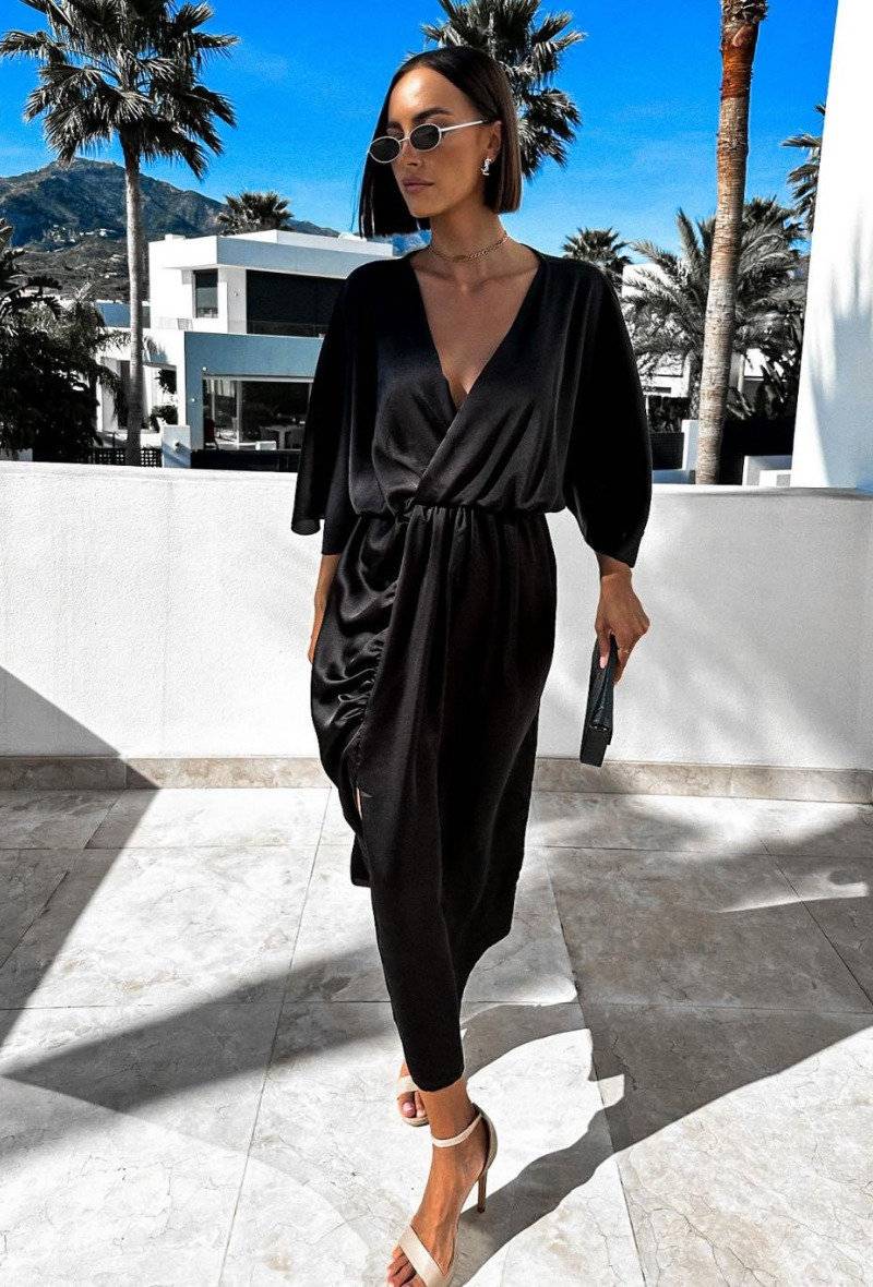 Satin Kleid Robe Mit Falten Weiten Ärmeln Schwarz Edel Chic von LUXEBohoFashion