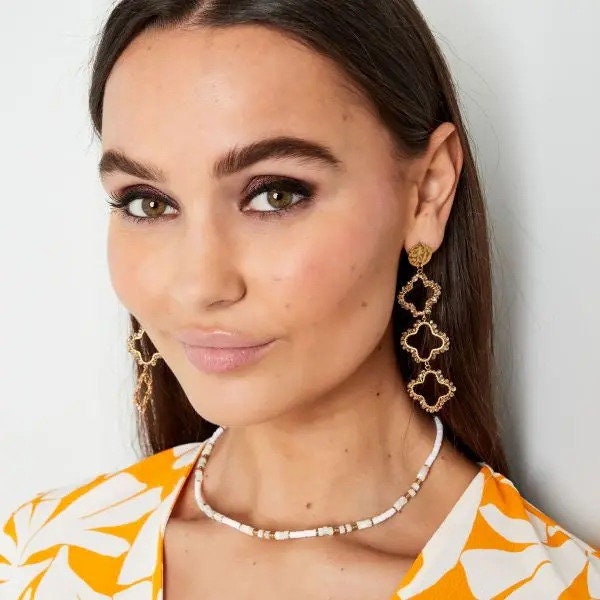 statement Ohrringe Kleeblätter Mit Perlen Gold Beige statement Ohrringe Kleeblätter Mit Perlen Gold Beige von LUXEBohoFashion